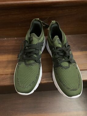 New Men’s Avia Olive and Black Knit Athletic Sneakers. Size 10.5